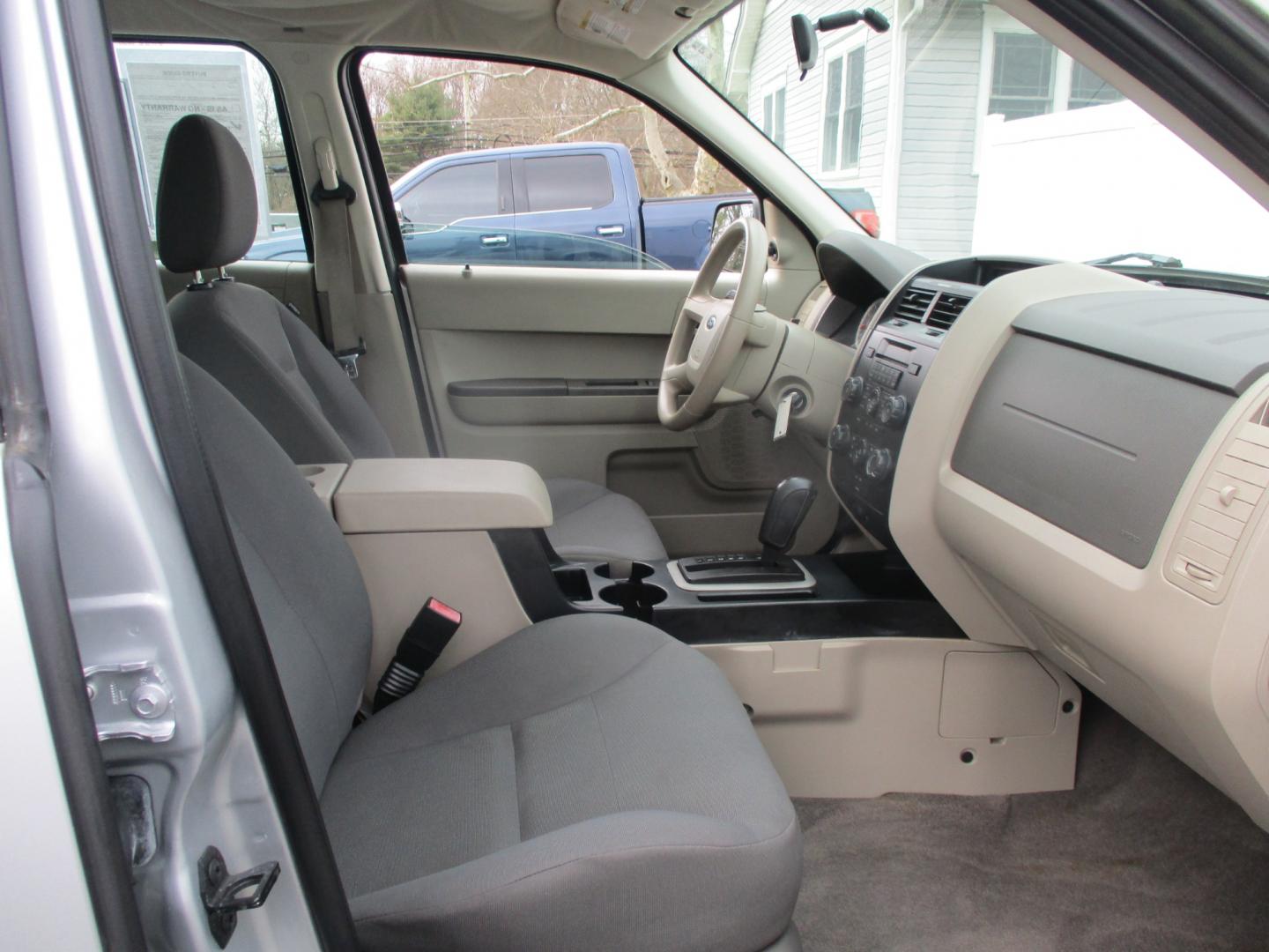 2008 SILVER Ford Escape (1FMCU02Z68K) , AUTOMATIC transmission, located at 540a Delsea Drive, Sewell, NJ, 08080, (856) 589-6888, 39.752560, -75.111206 - Photo#31